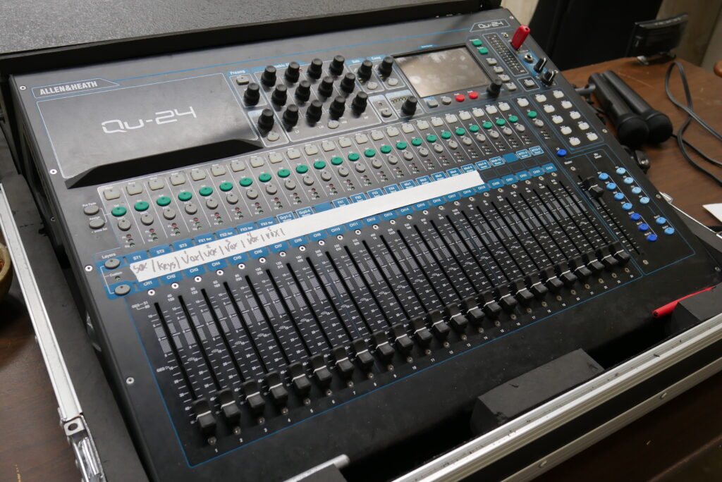 Allen & Heath Qu 24 mixer